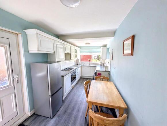 3 bed Semi-Detached for sale Image 6