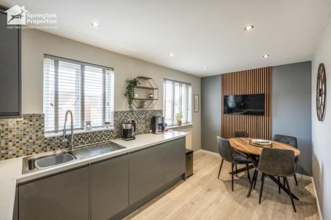 3 bed Town House for sale Image 5