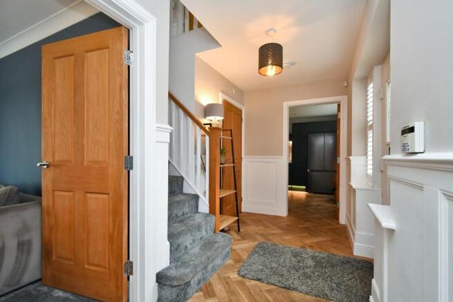 5 bed Detached for sale Image 7