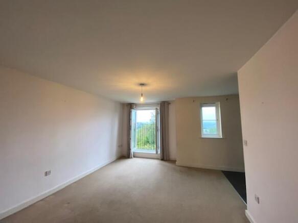 2 bed Flat to rent Image 5