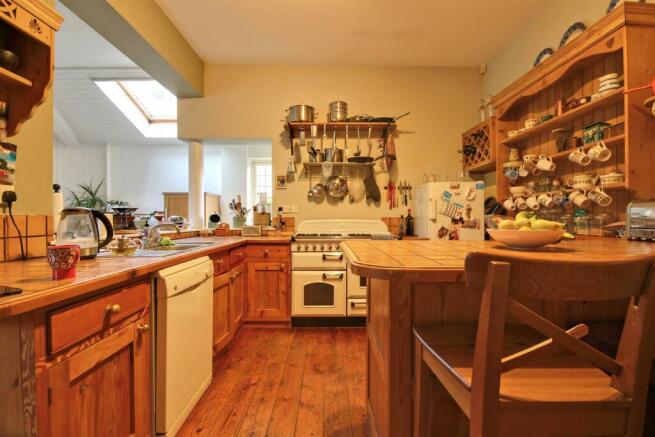 Kitchen with range cooker