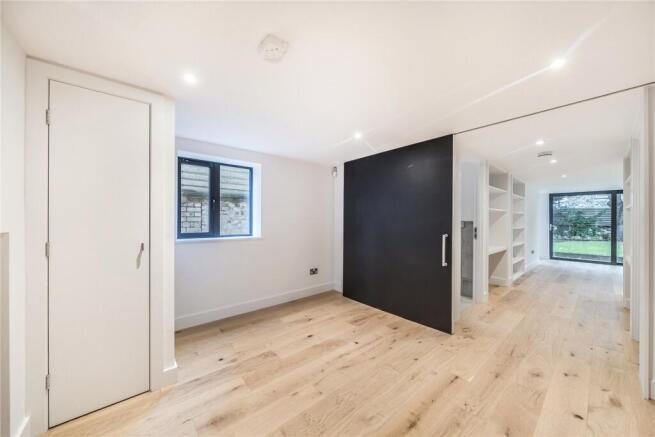 5 bed Semi-Detached for sale Image 10