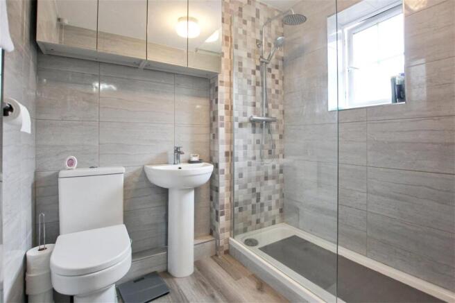 3 bed Apartment for sale Image 6