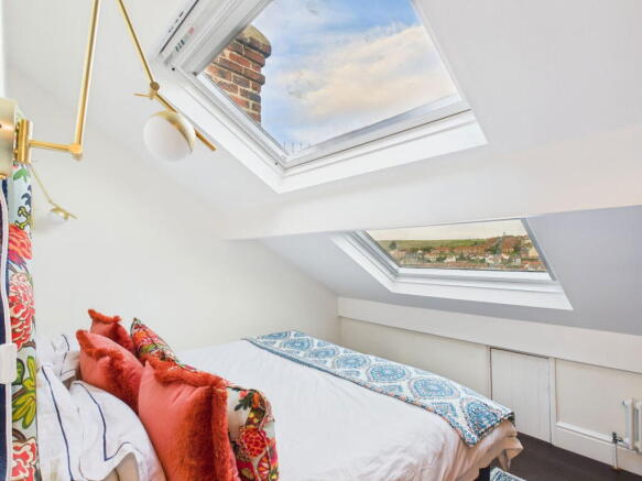 4 bed Town House for sale Image 7