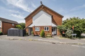 1, Staffordshire Croft, Warfield, Bracknell RG42 3HW