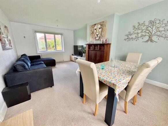 SITTING / DINING ROOM