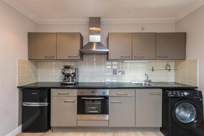 FITTED KITCHEN