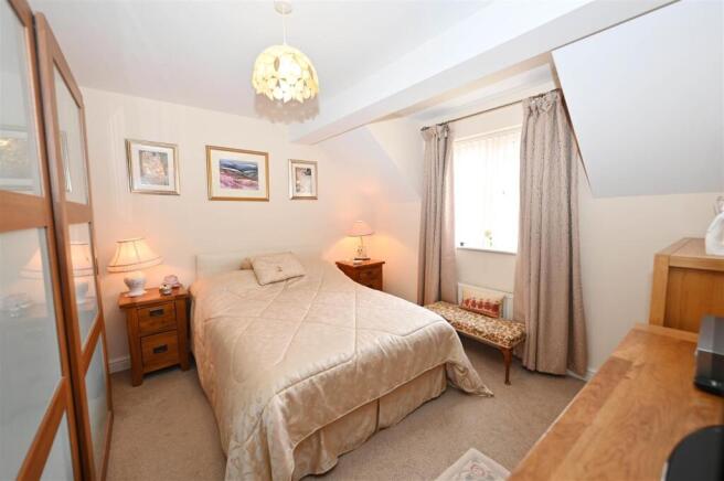 4 bed Detached for sale Image 6