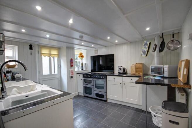 4 bed Cottage for sale Image 4