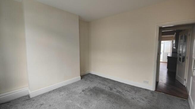 2 bed Terraced to rent Image 5
