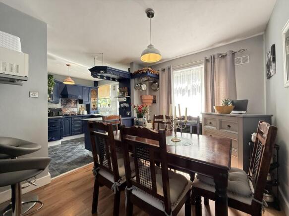 Melrose Avenue 131 - Kitchen Dining Room Front...j