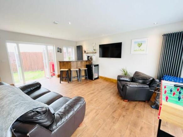 FAMILY / GAMES ROOM