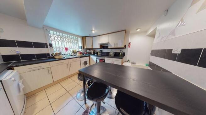 6 bed Terraced to rent Image 8