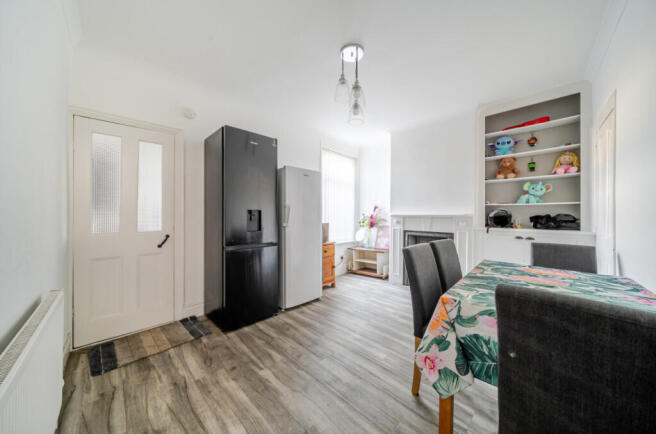 1417476-1-699f3e4...