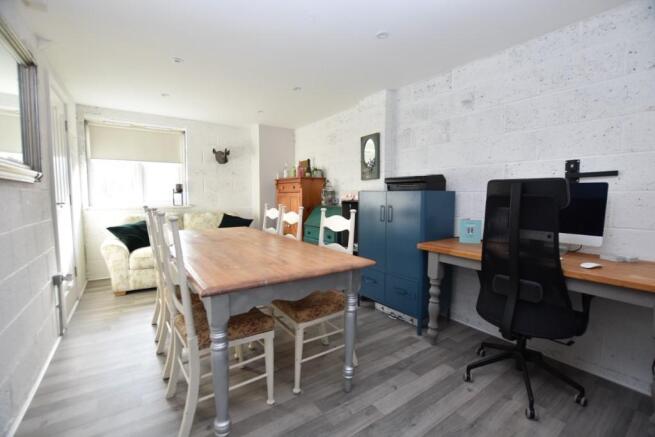 Dining/bed 3/garage