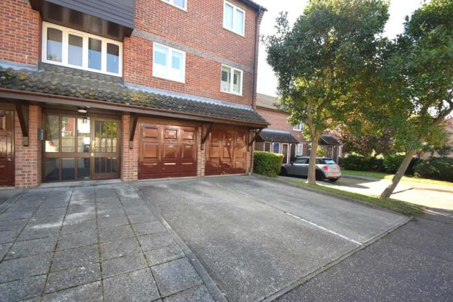 Garage & Parking