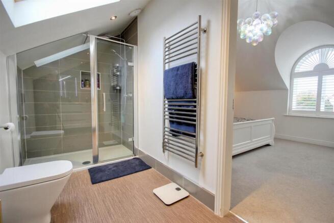 4 bed Detached for sale Image 10