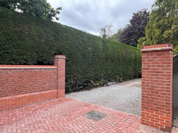4 bed Detached for sale Image 4