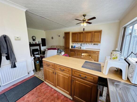 2 bed Semi-Detached for sale Image 9