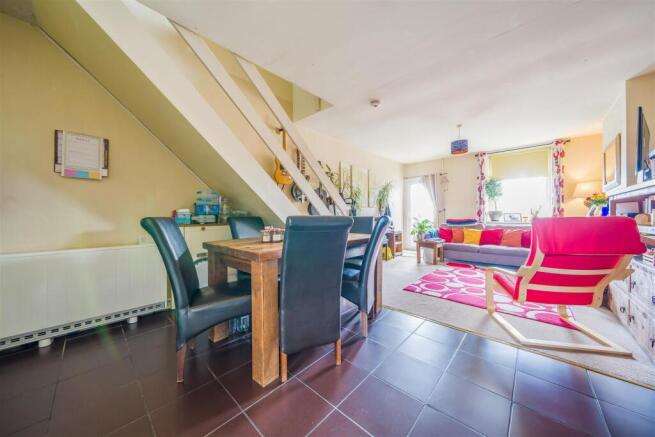 KITCHEN / DINER AREA