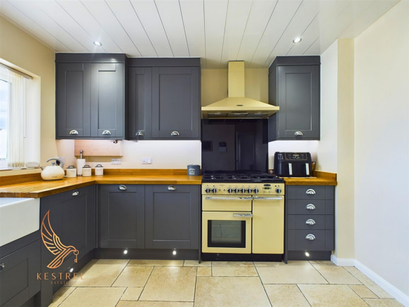 Askham Grove, Upton photo 4