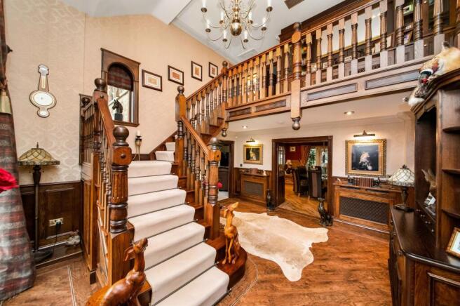 6 bed Detached for sale Image 7
