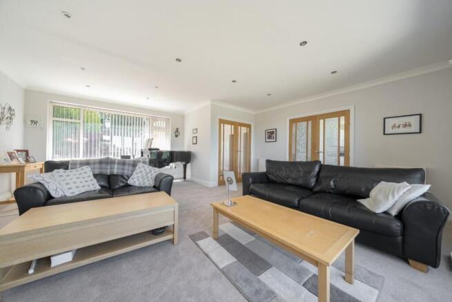 4 bed Detached Bungalow for sale Image 4