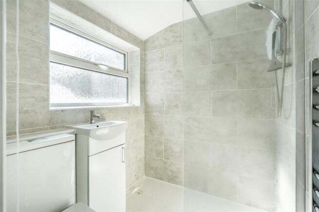 2 bed Terraced to rent Image 5