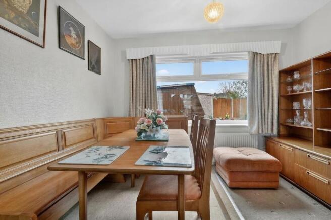 4 bed Semi-Detached for sale Image 4