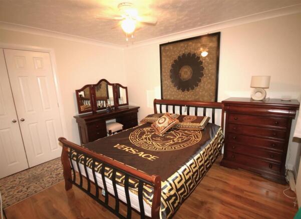 Bedroom 1b.JPG