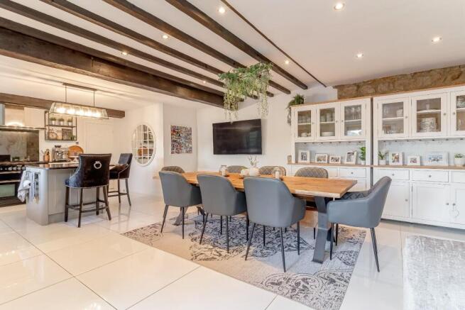 4 bed Detached for sale Image 12