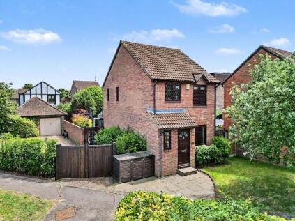 Kings Chase, East Molesey, KT8