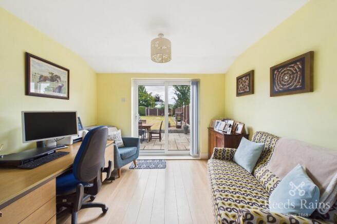 5 bed Semi-Detached for sale Image 11
