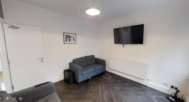 4 bed House to rent Image 4