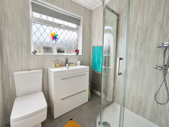 2 bed Semi-Detached Bungalow to rent Image 8