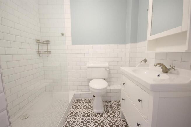 2 bed Apartment to rent Image 4