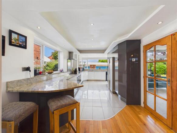 4 bed Detached for sale Image 5