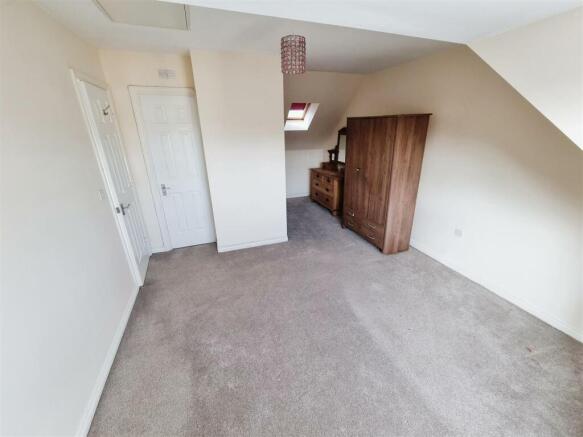 Master Bedroom Towards Ensuite Jubilee Gardens Bes