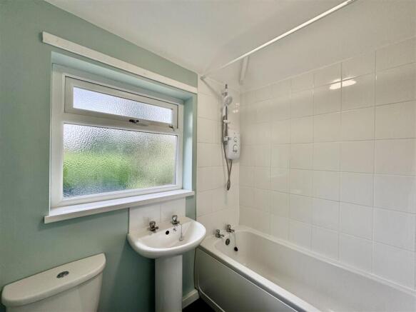 2 bed Semi-Detached to rent Image 4