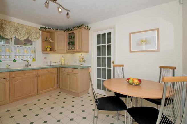 Kitchen/B'Fast Room