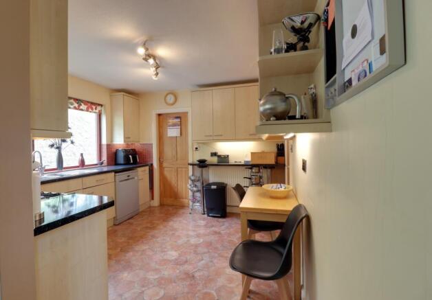 4 bed Detached for sale Image 5