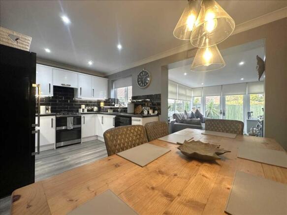 3 bed House for sale Image 10