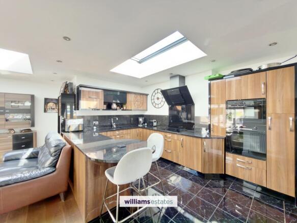 Open Plan Kitchen / Living