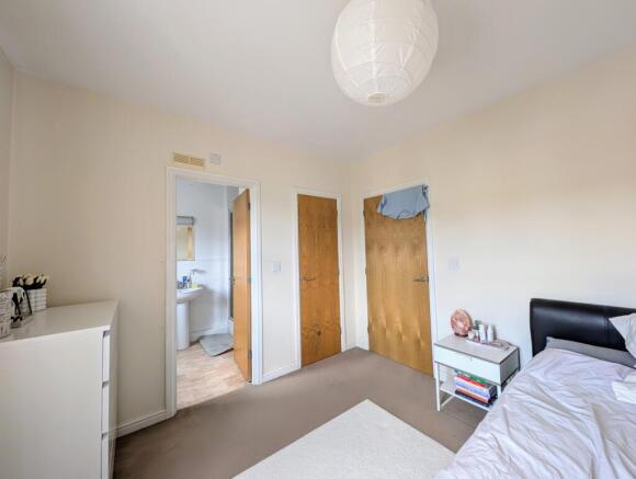 2 bed Flat to rent Image 9