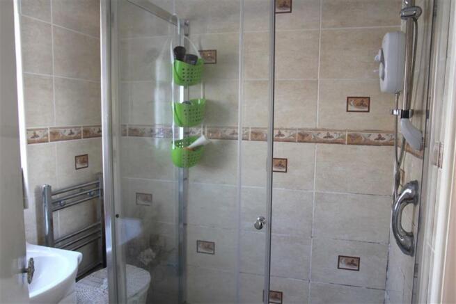SHOWER ROOM: