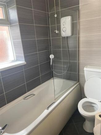 4 bed House Share to rent Image 7