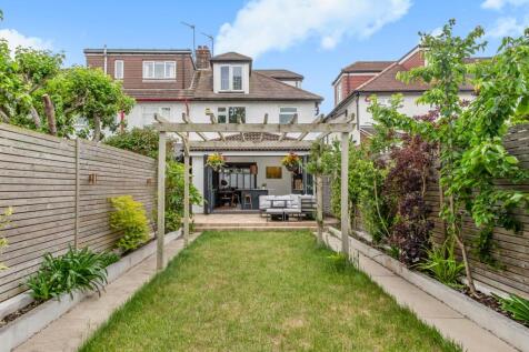 Lionel Road North,
Brentford, TW8