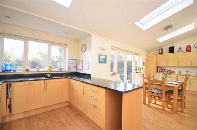 Kitchen / Dining Area