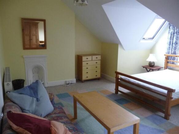 Attic room (4).JPG