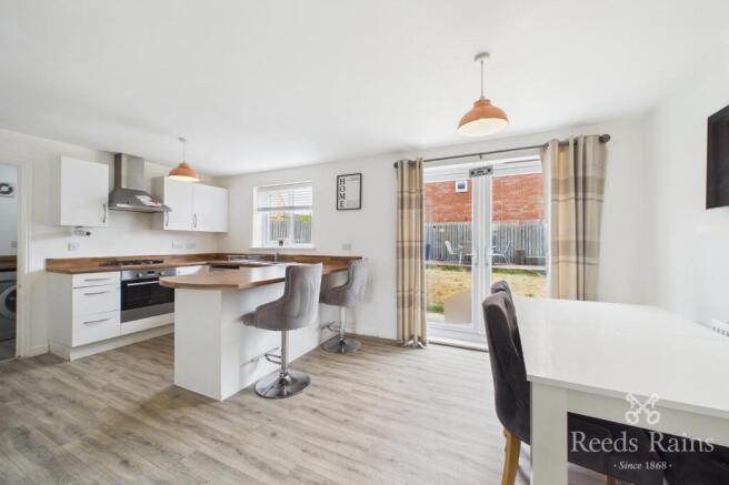 4 bed Detached for sale Image 7
